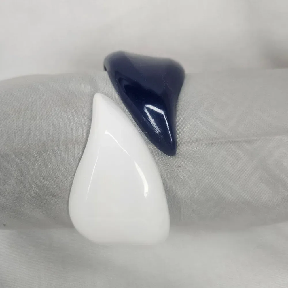 Vintage Blue and White Bypass Clamper Bangle 6.75